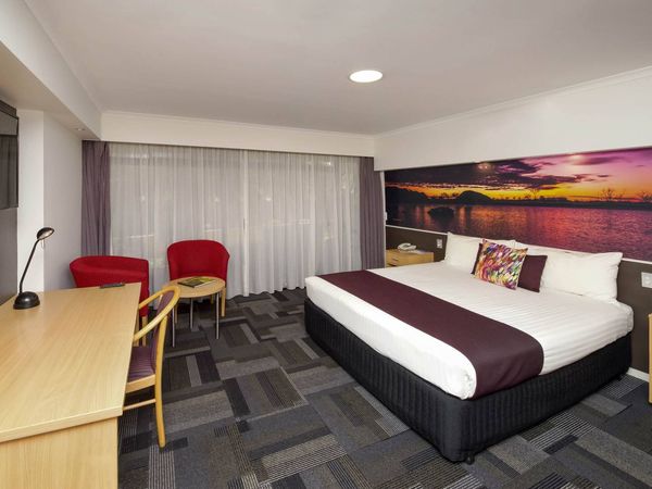 Mercure Alice Springs standard room.jpg